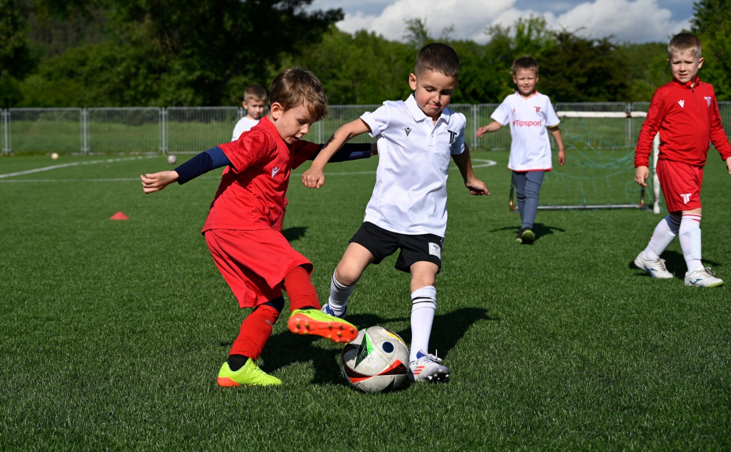 Akad�mia | Za�iatkom m�ja n�s �ak� n�bor det� do pr�praviek