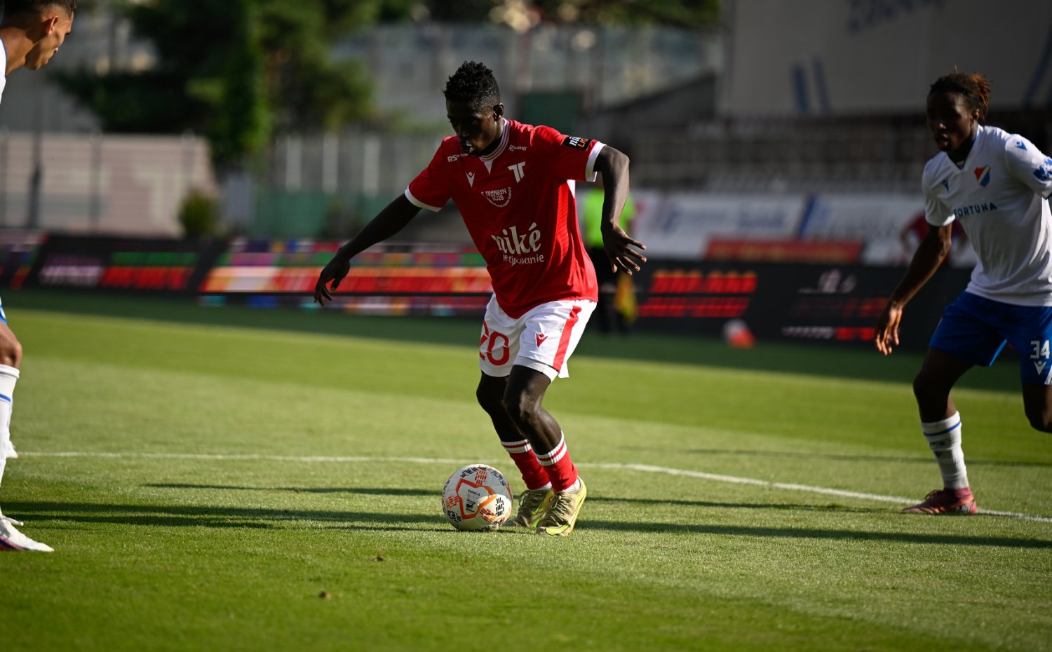 A-t�m | Nentaka Bangs odch�dza na hos�ovanie do Galanty 