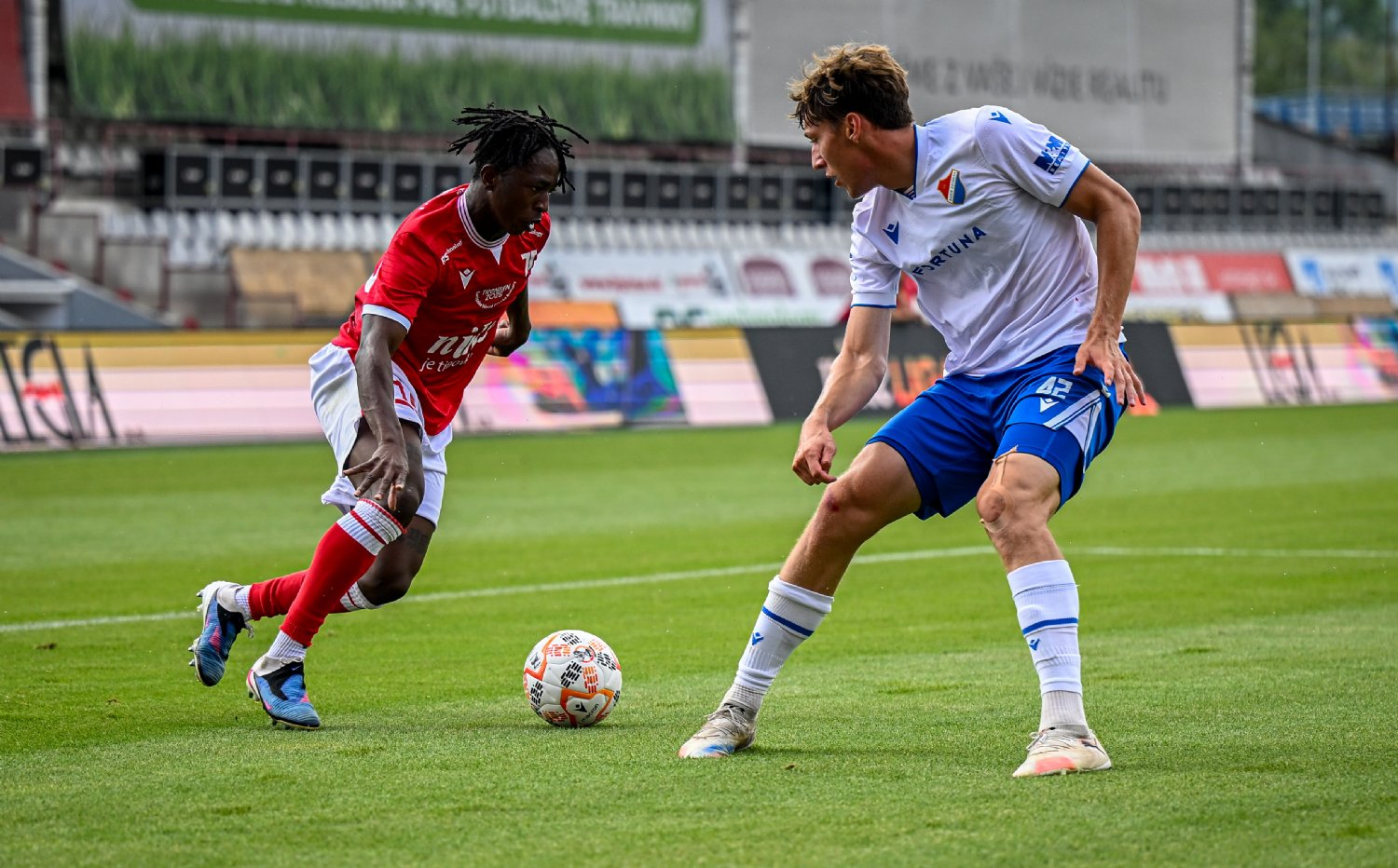 ASTV | Zostrih z pr�pravn�ho stretnutia proti Ban�ku Ostrava