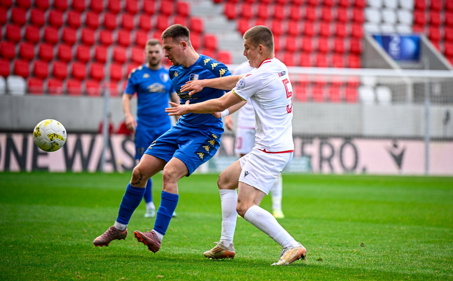 B-t�m | Dom�ca rem�za proti Sencu