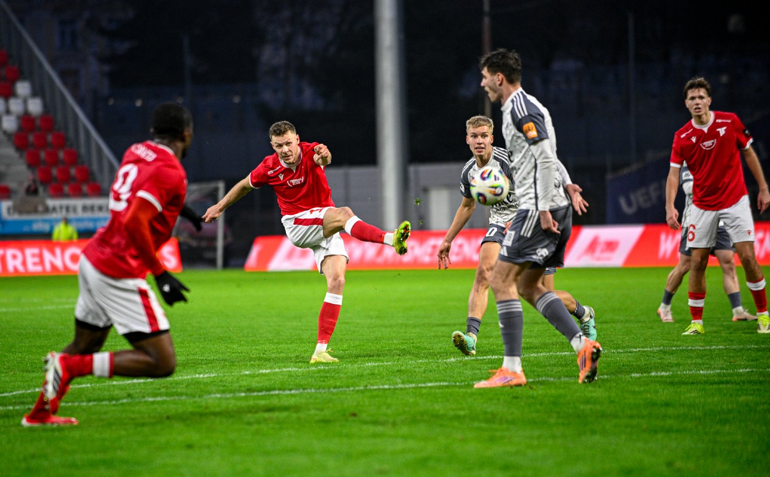 Fotogal�ria | Stretnutie Nik� ligy proti FK �eleziarne Podbrezov�