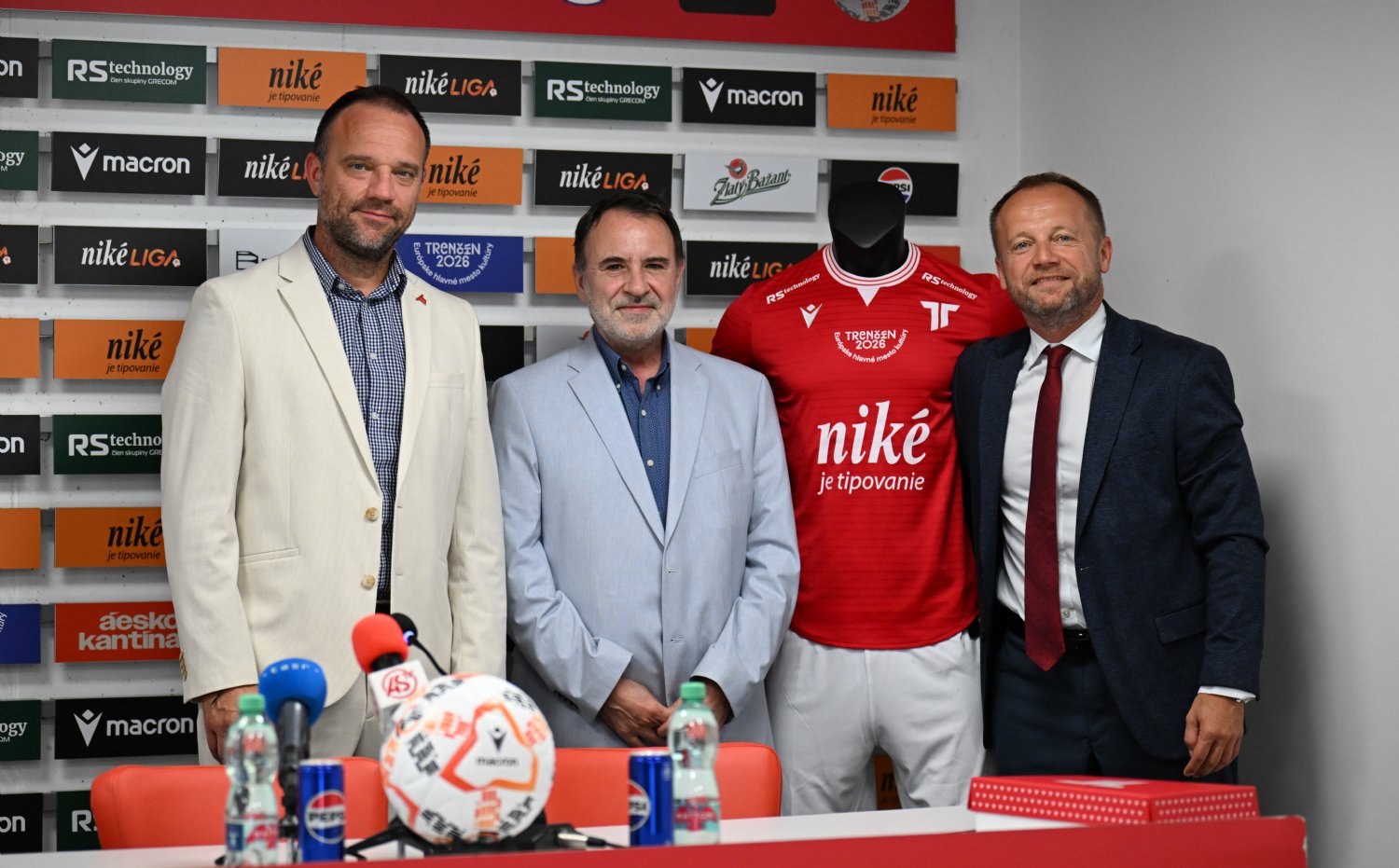 ASTV | Tla�ov� konferencia - Nik� gener�lnym partnerom AS Tren��n